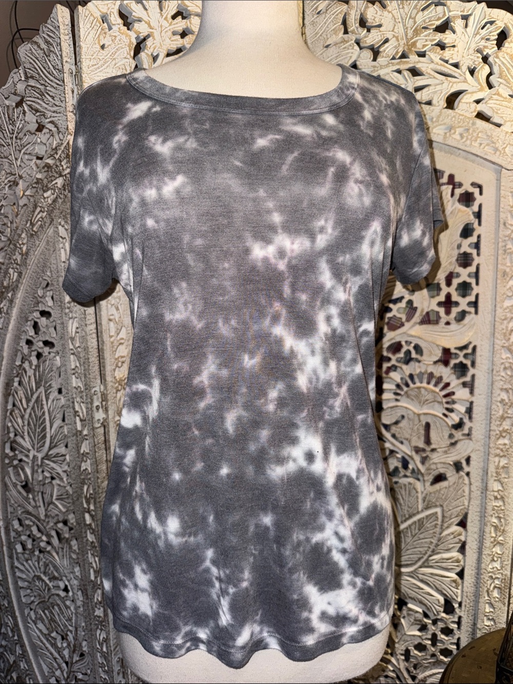 Women's Short Sleeve Tie-Dye Tee in Gray/White